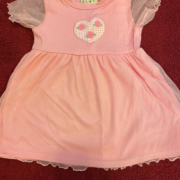 IN DESIGN Kids pink dress. Cute heart w/pink roses in middle. Size 18 months. - Picture 2 of 3